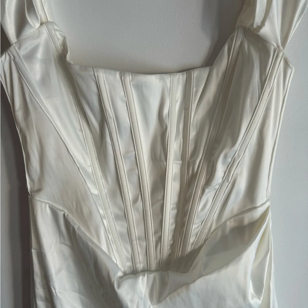 White satin corset off shoulder dress - Picture 2 of 4